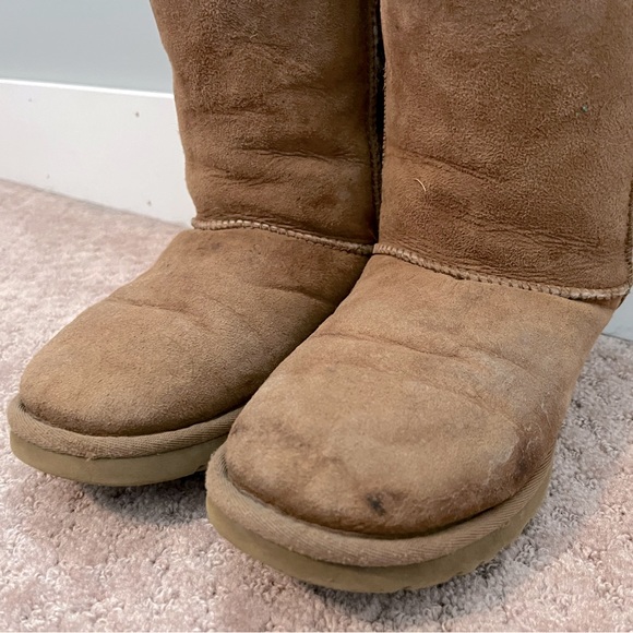 UGG Boots - Picture 5 of 6